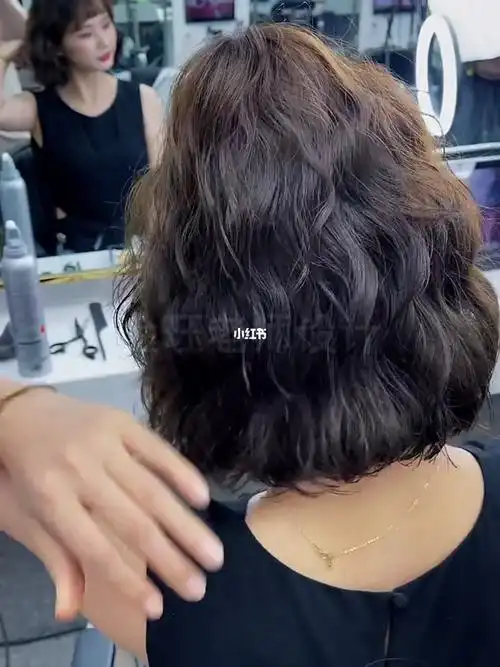短发芭比烫木马卷显发量减龄的短发烫发