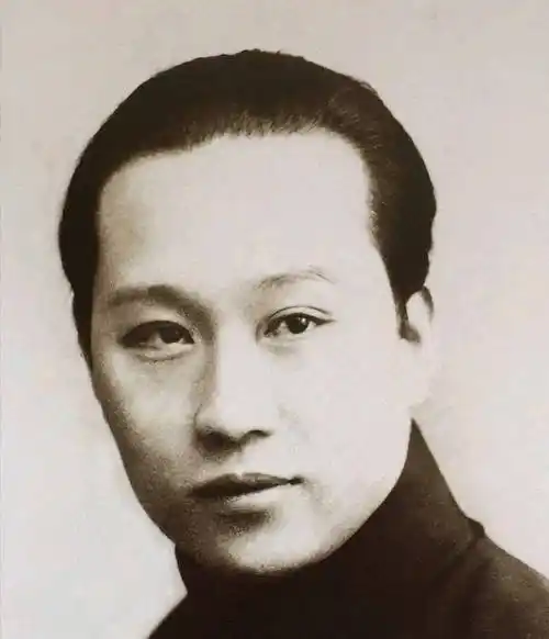 金玉书回忆,"小时候曾和父亲去过,坟地古树参天,红墙琉璃瓦也很完整