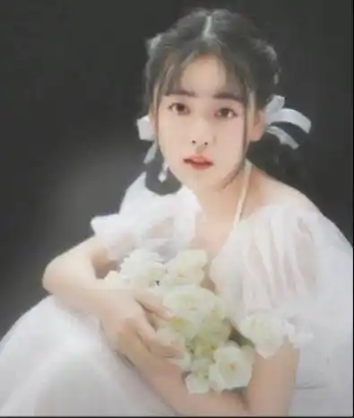 本以为王一博女装够美了,看到肖战的女装