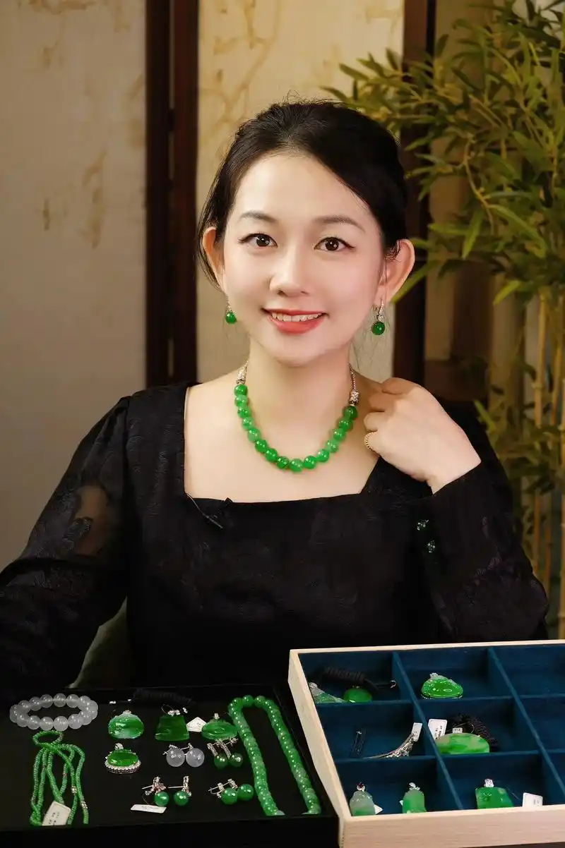 可以一款两戴的满绿翡翠珠链  - 抖音