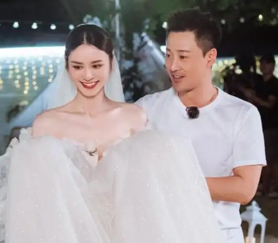 张馨月穿婚纱大告白,林峯承诺两年内办婚礼,网友评论却过于真实|林峰