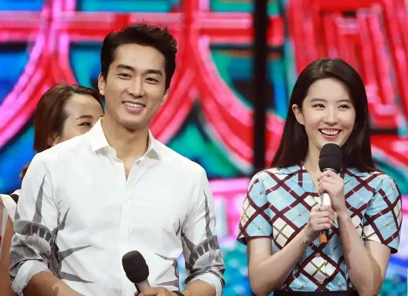 宋承宪和刘亦菲父母见面以及两个人在综艺节目中的甜蜜互动等,但作为