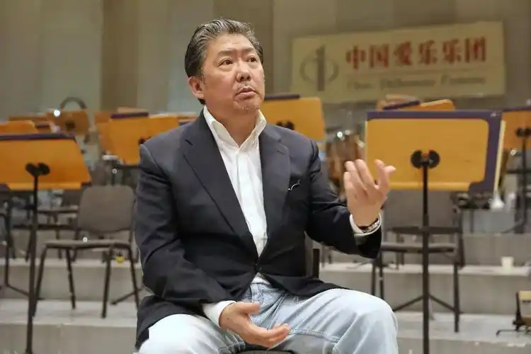 指挥家余隆艺术的感染力是面对面的感染力