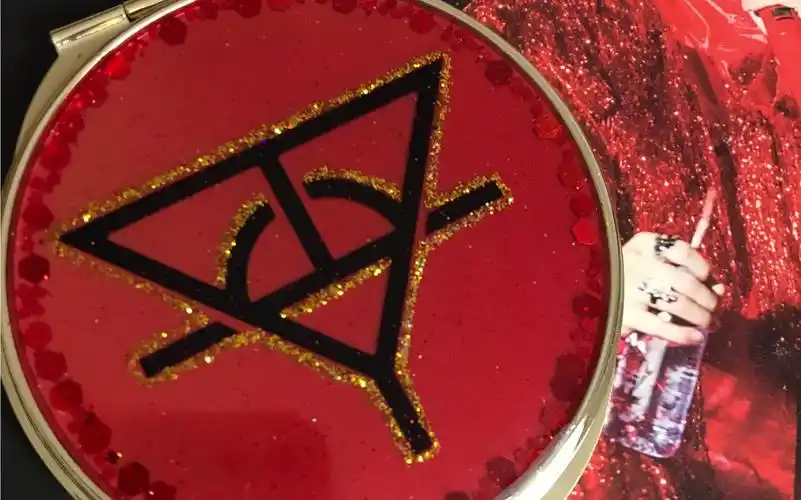 华晨宇火星演唱会logo双面镜