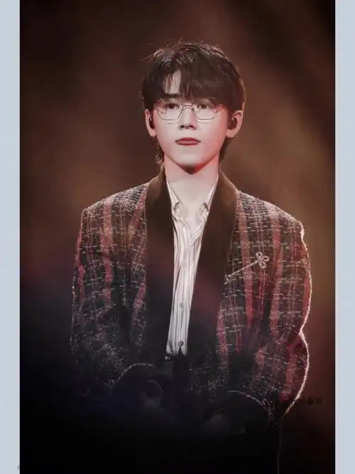 眼镜轩轩#宋亚轩