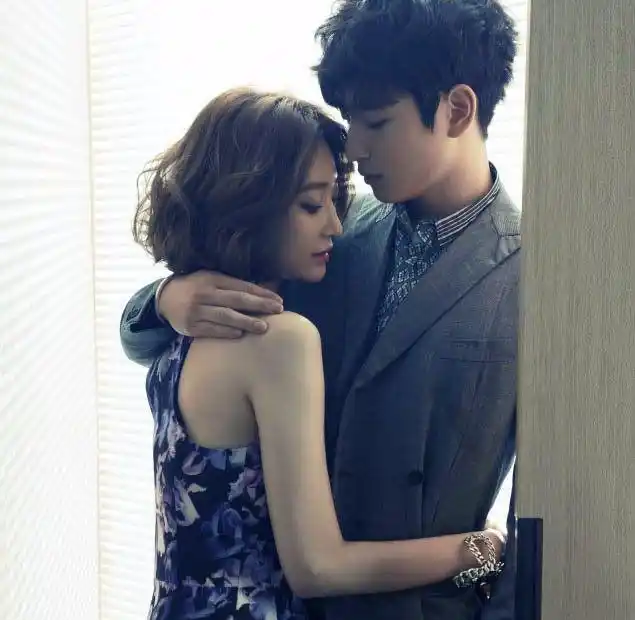 4,回家第一件事就是洗澡,生怕你嗅到他身上的香水