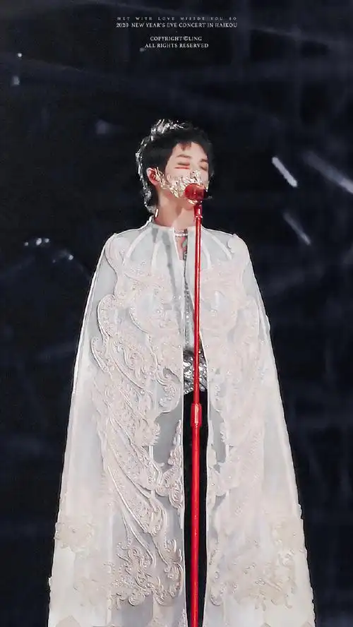 火星人票选#2020年华晨宇十佳造型#top1 跨年 面具长袍降临天涯海角