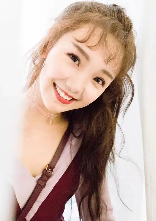 18岁的元气女孩吕小雨元气十足还不都是因为刘海剪得好