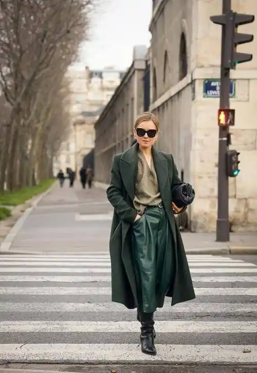 原创2021年超流行的颜色之一深绿色单品不能错过显白还显气质