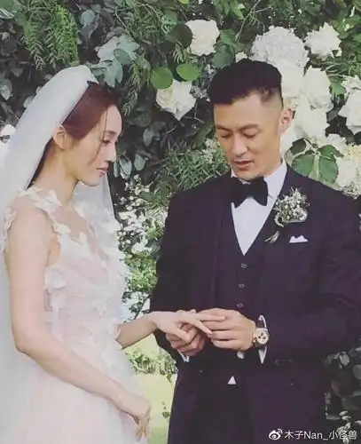 余文乐老婆晒孕照距生产7周时肚子却仍平坦女儿早产仅1斤重