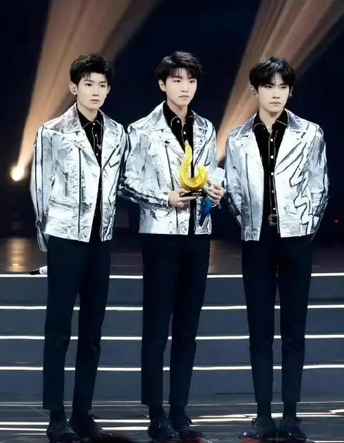 影娱点评官#2023年8月6日,人气组合tfboys将在西安奥体中心体育场