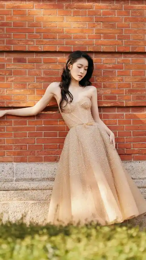 张雪迎低胸礼服性感写真手机壁纸