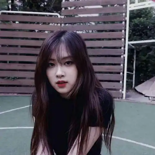 墨3朴彩英/比起金发,更喜欢看黑发时期的你