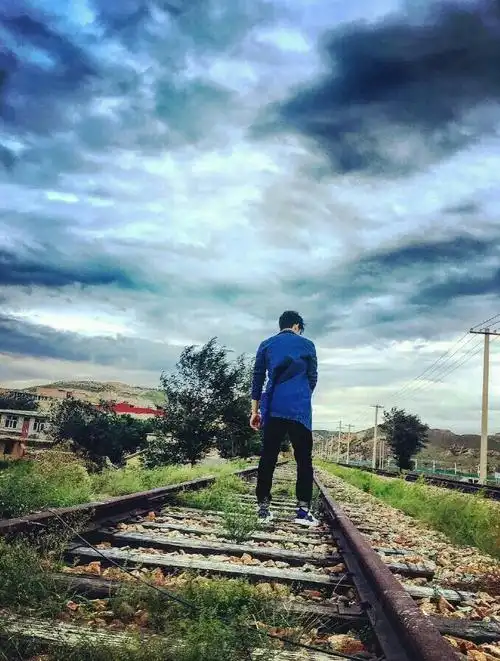 黄景瑜超话hjy#黄景瑜放开我北鼻#【背影】787878在每个孑然的