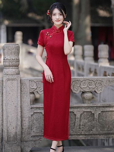 中国红旗袍年轻款走秀红色八排扣短袖妈妈婚宴礼服民国长款连衣裙