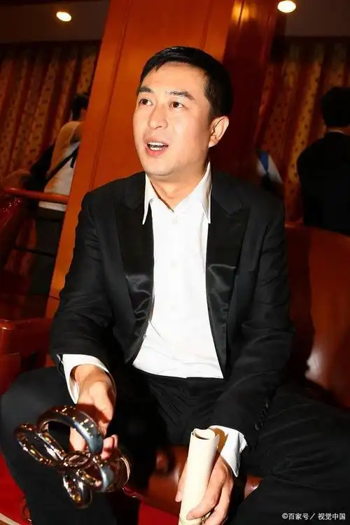 作为中国内地男演员中的佼佼者,张嘉译凭借其精湛的演技和对各类角色