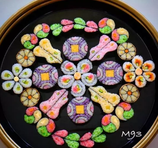 对强迫症来说,简直就是福音,缤纷的寿司和对称的摆盘见
