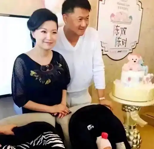 她曾是东方卫视一姐,嫁海归丈夫生下龙凤胎,如今45岁生活怎样?