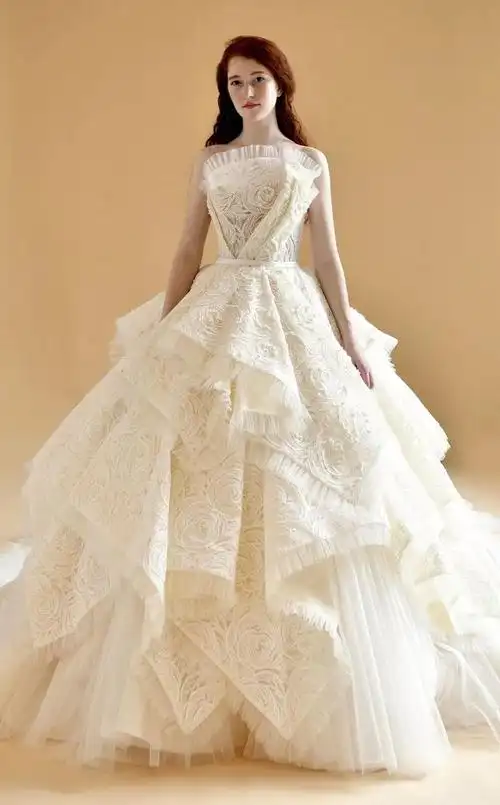 theatelierbyprofessorjimmychoo婚纱秀款美图欣赏