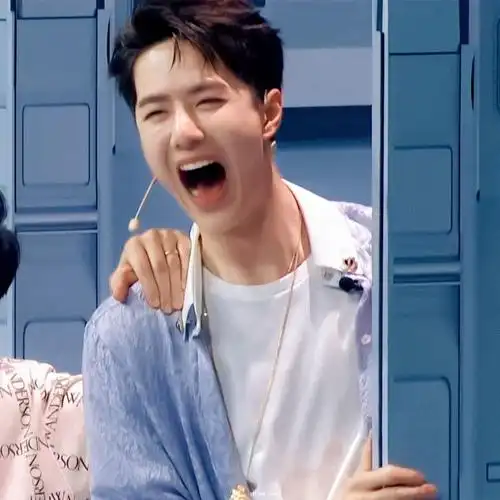 治愈系王一博的括弧笑