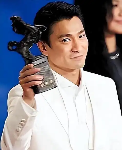 汤镇业揭露刘德华:他应该羡慕我而非我羡慕他