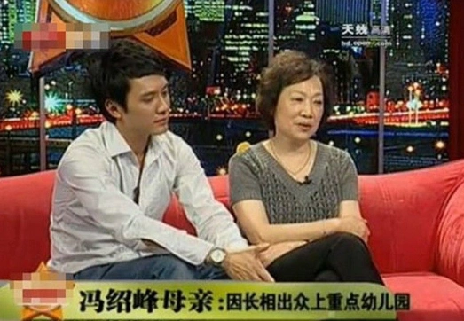 原来冯绍峰的父亲是他两人差距悬殊,难怪说颖宝是高攀