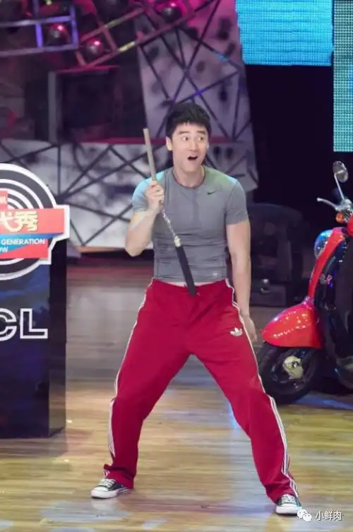 31岁蒋劲夫近照曝光这肌肉是认真的吗反差太大了