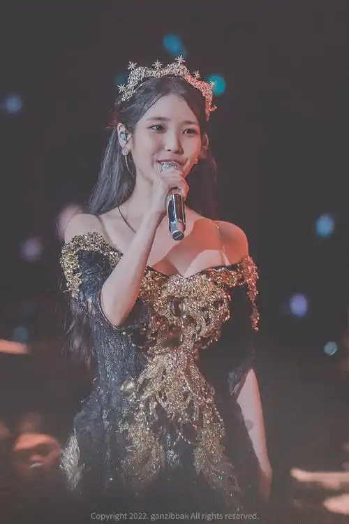 李知恩超话7015#iu演唱会#220920 iu李知恩 蚕室演唱会高清饭拍