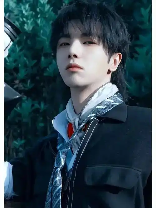 随着年龄的增长,华晨宇一直努力学习音乐相关知识.