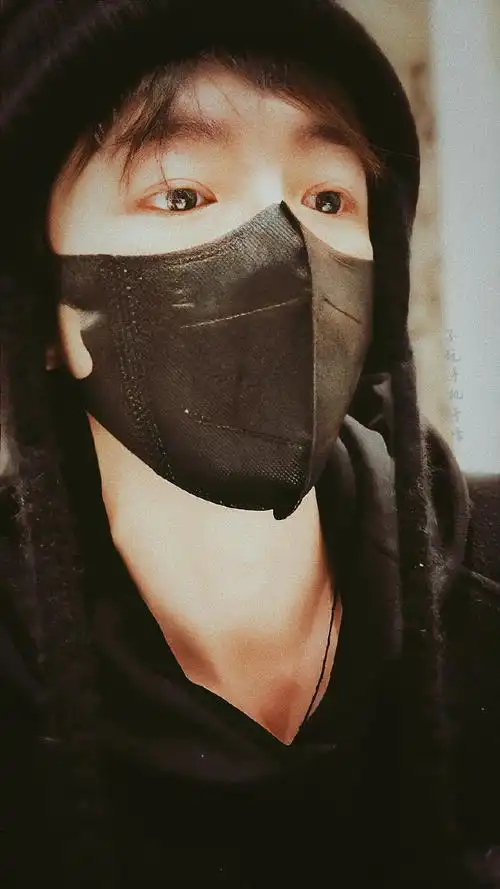 刘宇宁眼睛真好看.尤其喜欢纯素颜不带妆的他.眼神清澈纯净.