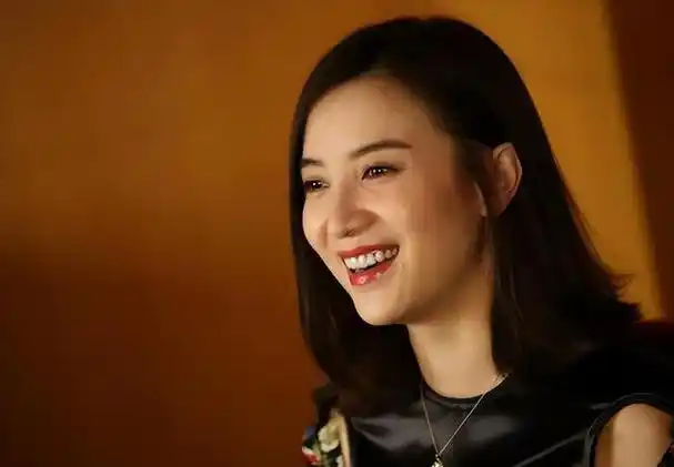 42岁的小宋佳,事业之路虽然很顺利,但感情上却让她糟心