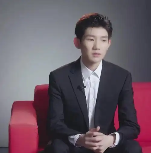 王源揭露月更作家背后的故事,每次写作时都会崩溃,但他的方法很励志