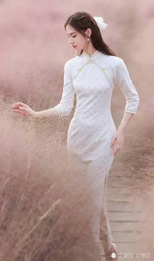 小蛮腰美女高开叉旗袍户外