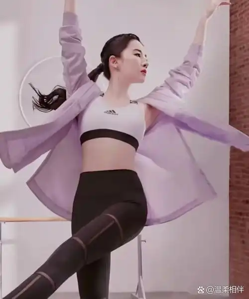 刘亦菲用"粗腿"挑战娱乐圈麻秆腿,身穿瑜伽裤,优雅轻盈,诠释健康活力!