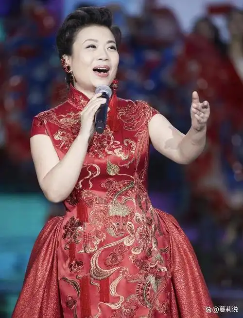 歌唱家张也与李谷一,各唱戏曲《故乡是北京》,谁的版本更胜一筹