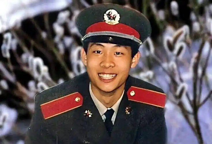 张译:初恋女友离世10年,他现在每年春节还给她发短信