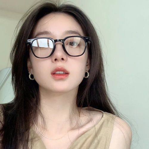 素颜眼镜新款小红书同款韩版眼镜框菱形脸防蓝光辐射学生配近视女