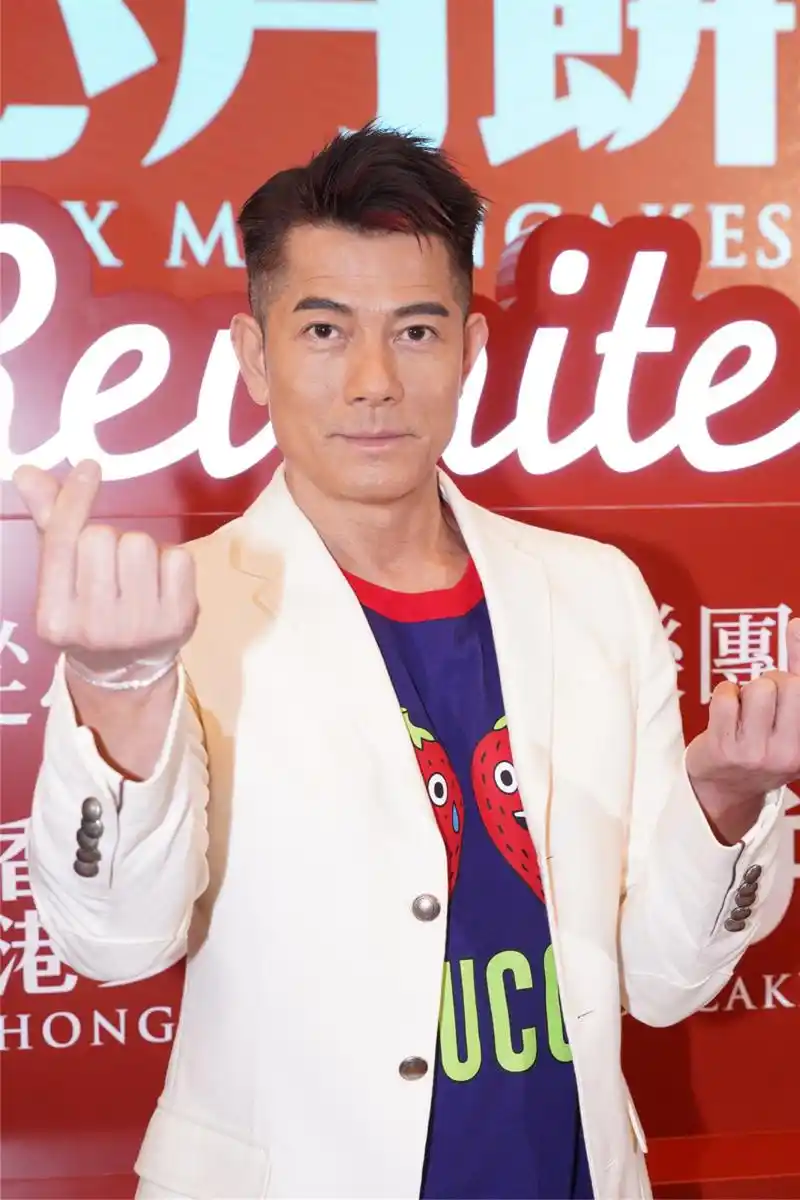 郭富城在采访中说自己现在有意生三胎,之前不生是因为两个女儿年纪还