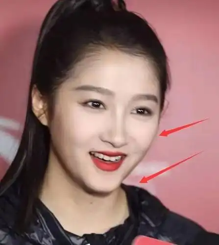 关晓彤化妆忘记涂脖子无美颜下看见和脸的色差少女感全无