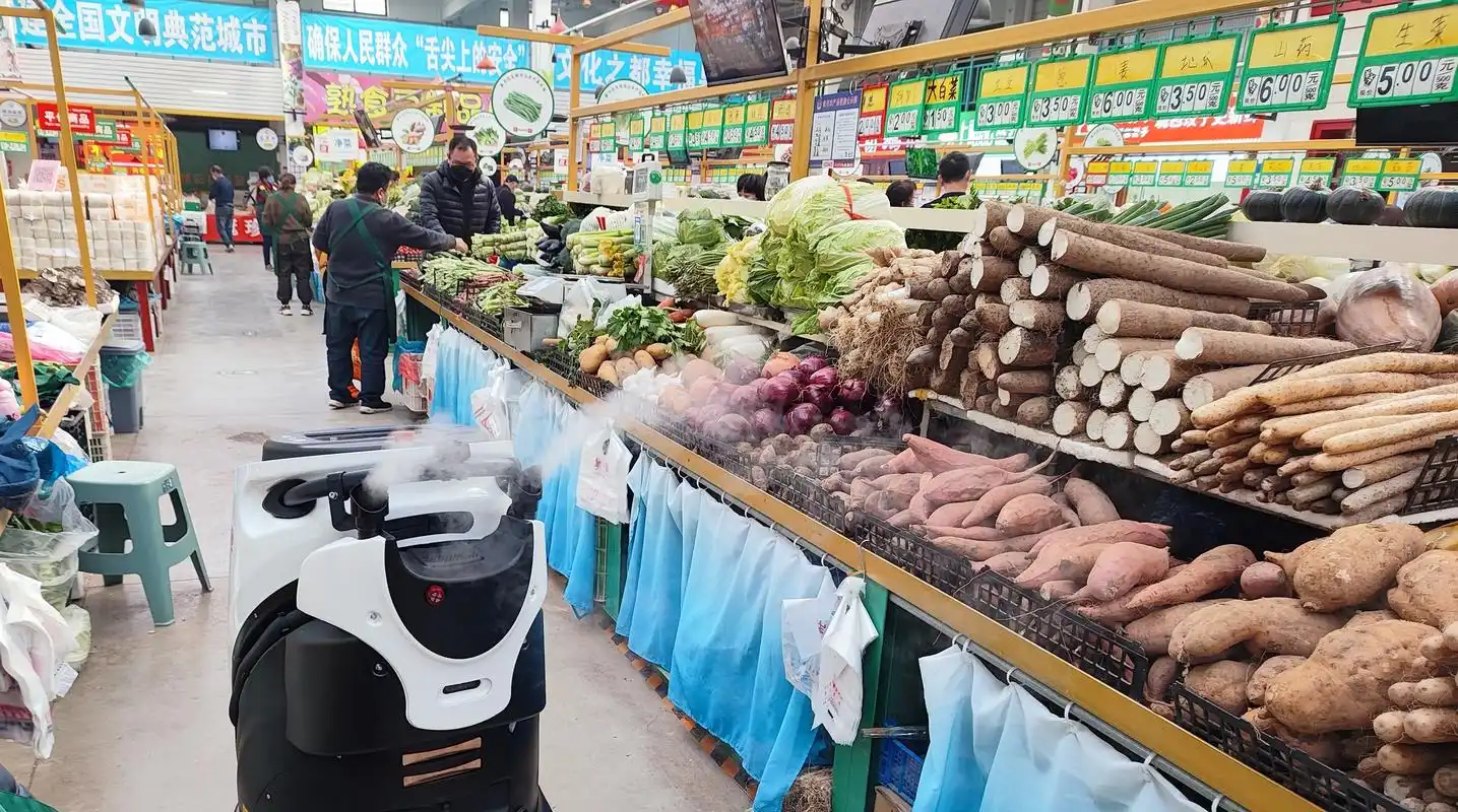 应对客流上升济南一社区菜市场用上智能消杀机器人