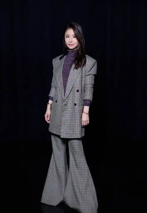 2009年成立林心如工作室,筹备投资多部影视剧,担任制片人.