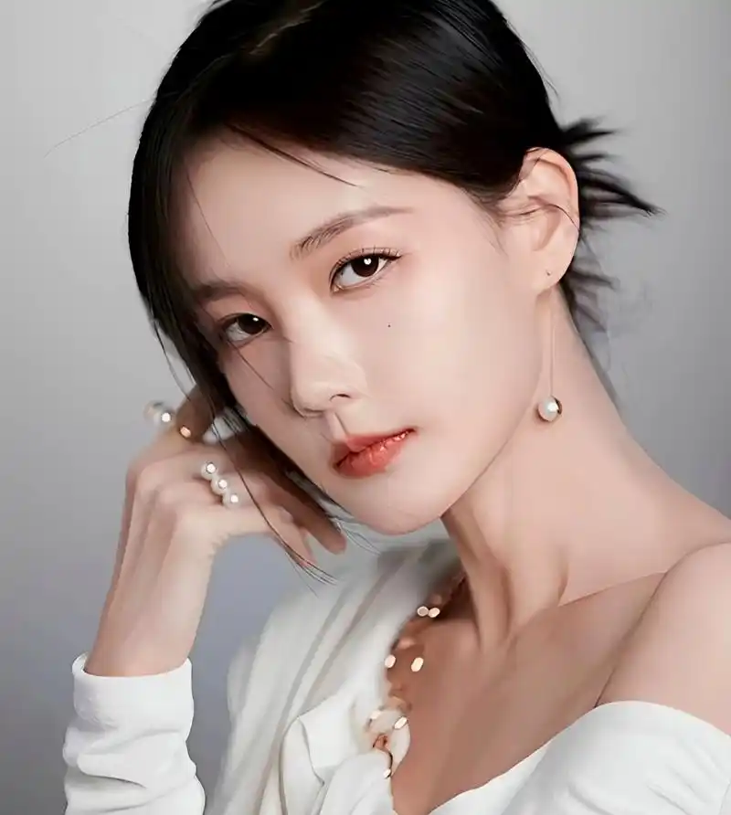 日常穿搭# 李一桐百变穿搭美照,你觉得那一身搭配最好看