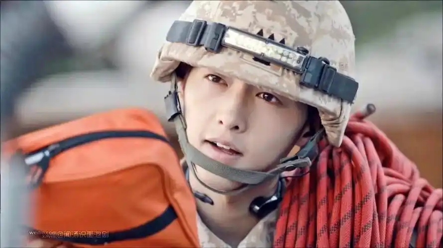 太阳的后裔 宋仲基 军装