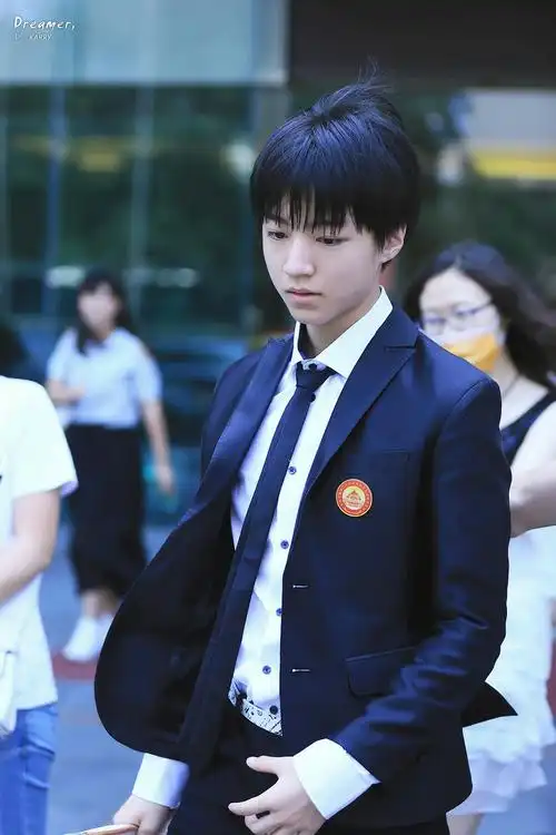 「王俊凯作为重庆八中学生会代表-皮卡日记