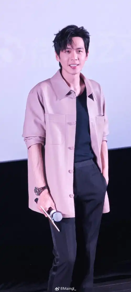 被张若昀二代闲的美貌震撼到了##张若昀瘦削挺拔少年感