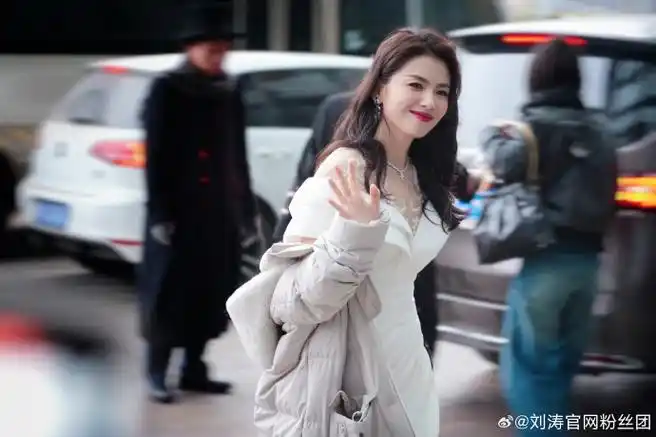 刘涛红丝绒泪痣妆##微博之夜