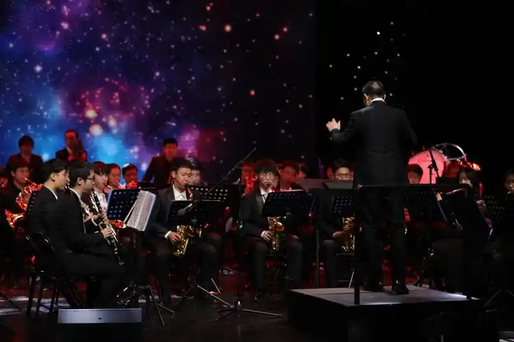 学校举办2021新年音乐会