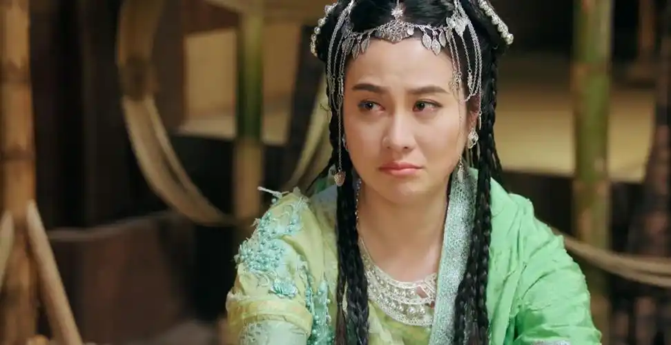 52岁闫妮扮老太婆,人老珠黄满脸皱纹,2023年最期待的一部剧要来了