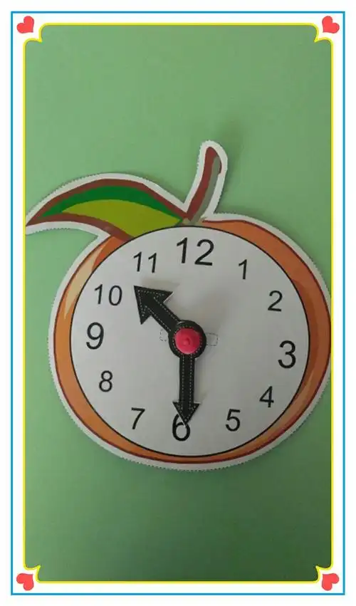 半点时,分针指在数字6上,时针指在两个数字的中间.