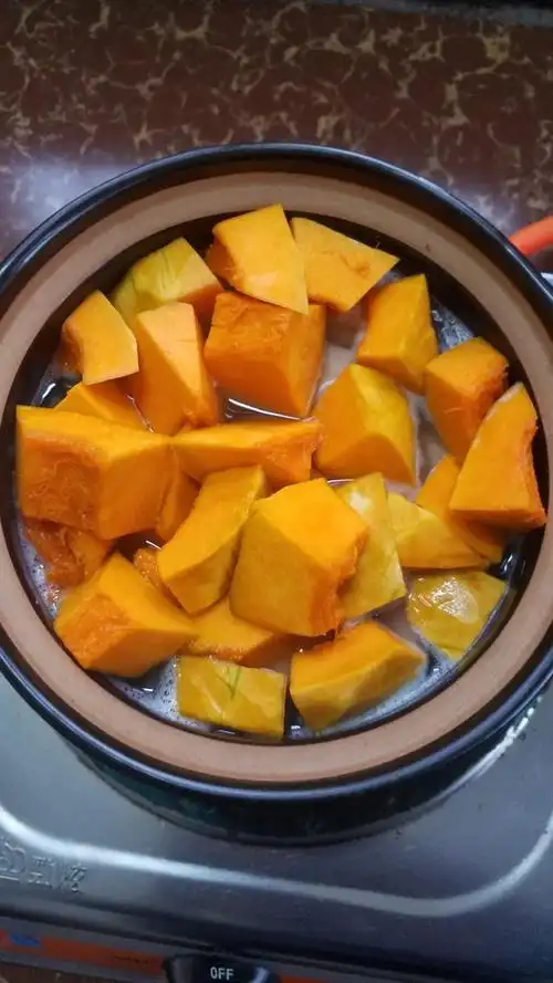 香芋南瓜煲,广东很出名的一道家常菜,做法超简单,冬天必备美食